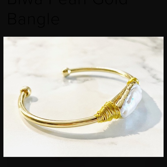 Biwa Pearl 24 K Gold Plated Bangle - Picture 10 of 10